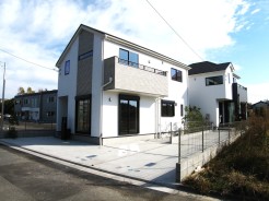 南西側から撮影（左が１号棟）