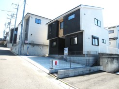 右が１号棟、左が２号棟